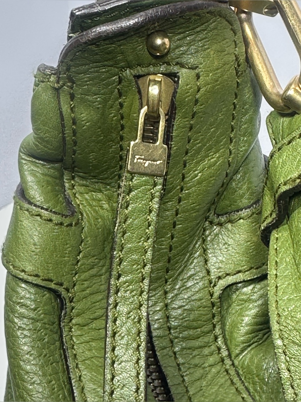 Salvatore Ferragamo hobo bag with a Gancini clasp - Picture 7 of 10